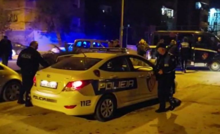 Aksident në afërsi të fshatit Rëmbec, lëndohet shoferi dhe pasagjerja