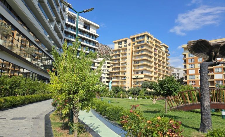 Refugjatët afganë që iu premtua strehim në SHBA ende të ngecur në Shqipëri