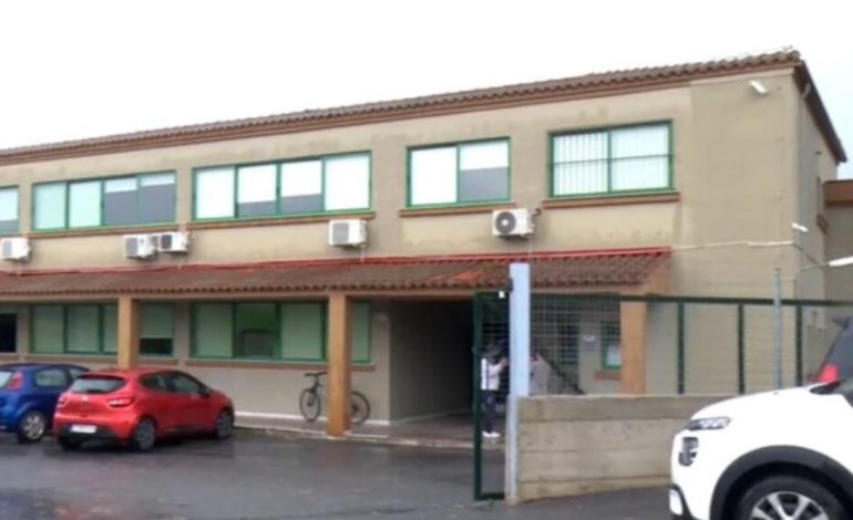 Skandali në Greqi! Shkolla përjashton 10-vjeçaren me origjinë shqiptare! Prindërit e kundërshtuan, drejtoresha lajmëron policinë