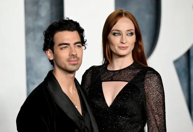 Joe Jonas dhe Sophie Turner finalizojnë divorcin