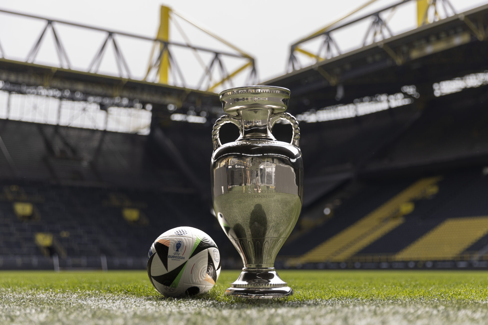 Çmimet e biletave të tifozëve për ndeshjet jashtë, UEFA merr vendimin historik
