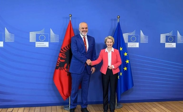 Von der Leyen drekë pune më liderët e Ballkanit Perëndimor/ Konfirmojnë pjesëmarrjen Kurti dhe Vuçiç, ftesë edhe Ramës