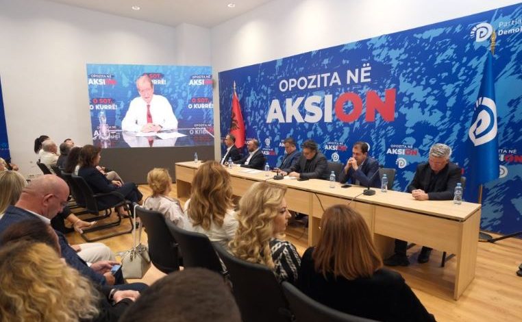 “Mos komunikoni me Whatsapp”, mbledhja me dyer të mbyllura, zbardhet porosia e Nokës për protestën: Dilni në terren, jemi në ‘luftë’