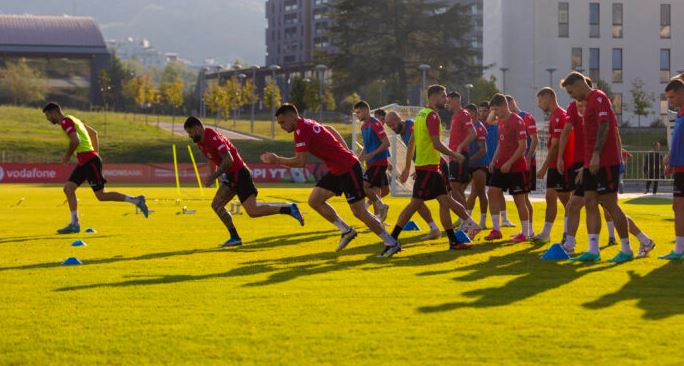 Shok skuadre me Mirlind Dakun, sulmuesi shqiptar transferohet te Rubin Kazan (Zyrtare)