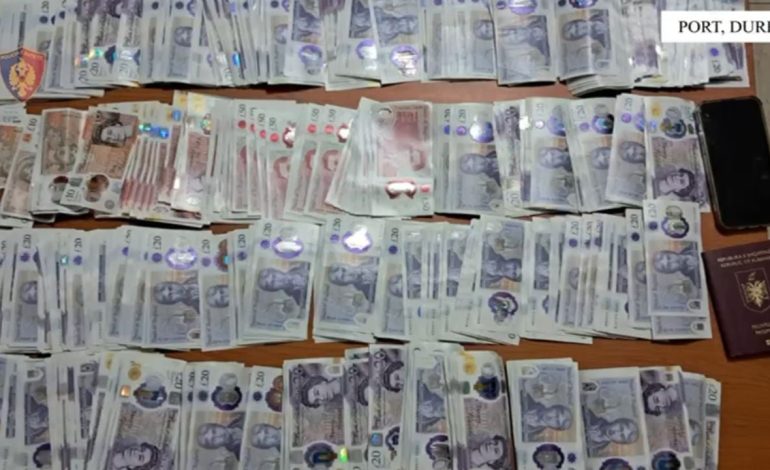 31 mijë paund të fshehur në furgon, kapet 32-vjeçari në portin e Durrësit