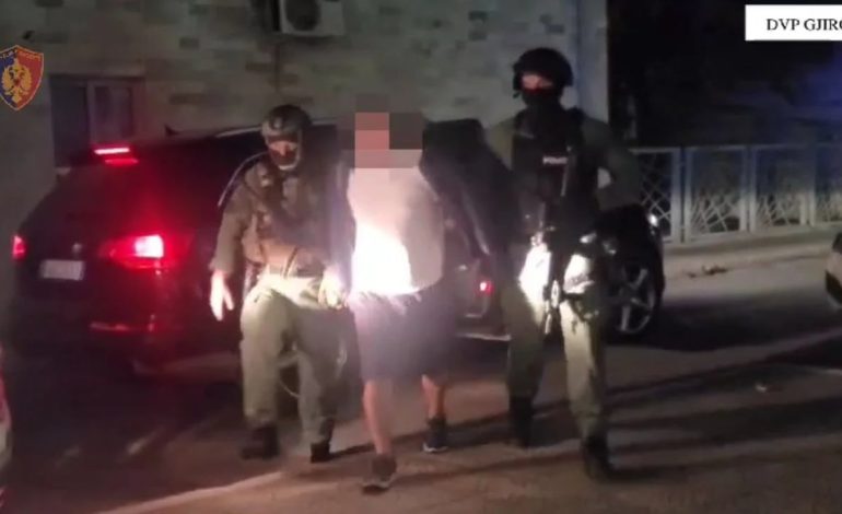 Strehuan vrasësin e Edmond Papës dhe mbanin armë në banesë, Apeli lë në burg Julian dhe Andrea Kalemin