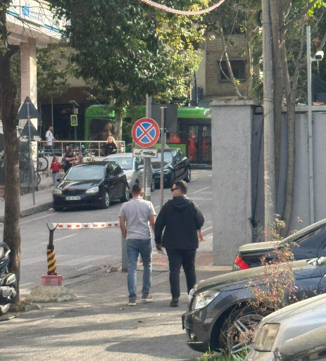 Ish-presidenti Meta në burg, djali i tij merr CD e seancës gjyqësore