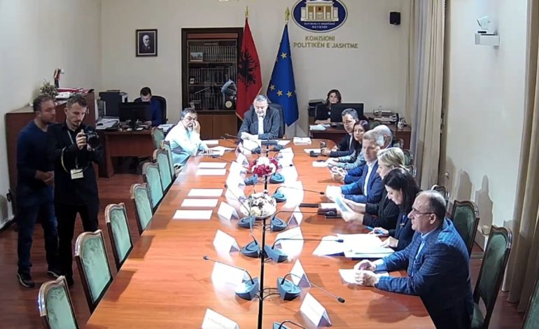 Opozita vijon aksionin/ Nuk paraqitet në Komisionin e Politikës së Jashtme, bojkoton edhe aktivitetin në Kuvend