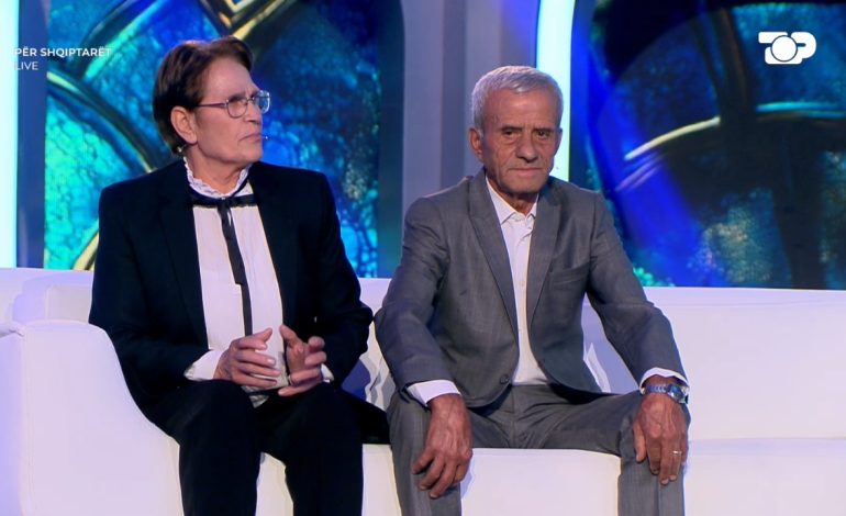 “Për Shqiptarët”/ Rrëfimi prekës i dy të moshuarve të dashuruar që jetojnë në çadër