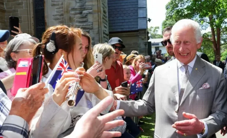 Vizita e parë pasi mori postin, Mbreti Charles fillon turneun në Australi