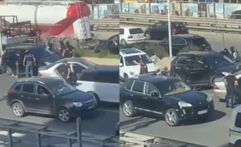 “E tërhoqën zvarrë, nuk e dëgjonin”, ishte në makinë në momentin e arrestimit të Metës, dëshmitari: Nuk pati rezistencë, u kërkoi…