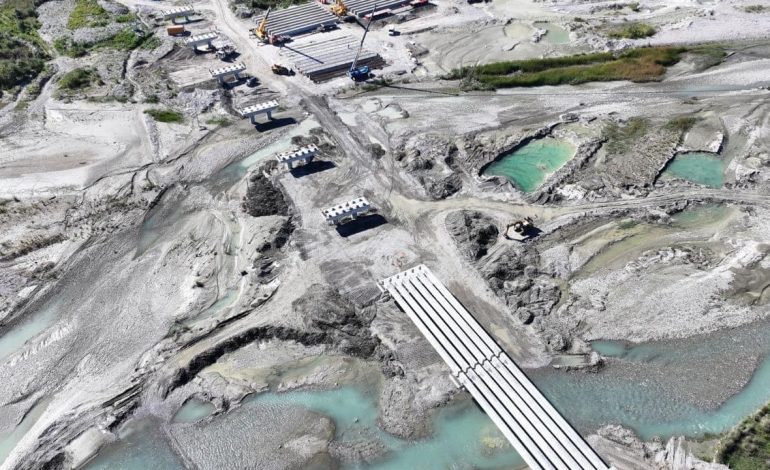 “Drejt përfundimit Ura e Bilçës”, Rama ndan pamjet: Portë e madhe e prurjeve turistike drejt Beratit mijëravjeçar