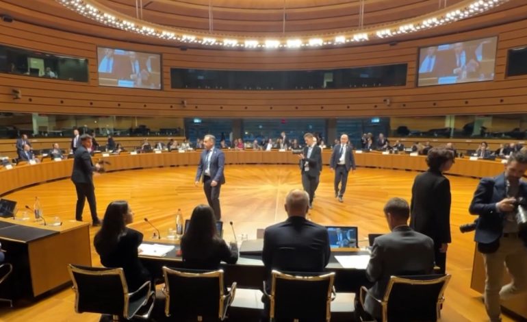 Përfitimi nga nisja e negociatave/ Ekspertët: Punësimi më i mirë, “truri” do të largohet më pak nga Shqipëria