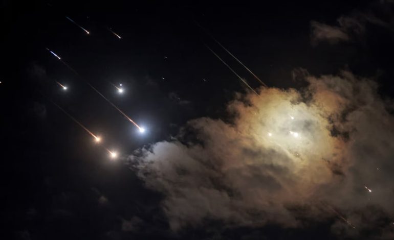 Agravimi i situatës pas sulmeve iranian, Ambasada shqiptare në Izrael thirrje shtetasve tanë atje: Në rast nevoje urgjente, ja numrat ku duhet të kontaktoni