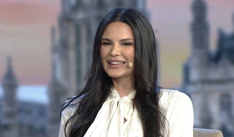 ‘Dua që fëmijët e mi të mësojnë shqip’/ Almeda Abazi ka një kërkesë për ndjekësit