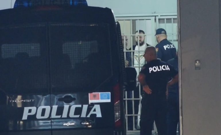 U paraqit në Gjykatën e Posaçme për t’u njohur me masën e arrestit, shtyhet seanca e ish-deputetit socialist Jurgis Çyrbja