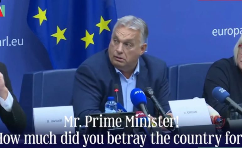 “Për sa e tradhtove vendin kryeministër?”, Orban përballet me aktivistin, momenti kur i shkon në tavolinë dhe ulëret me të madhe
