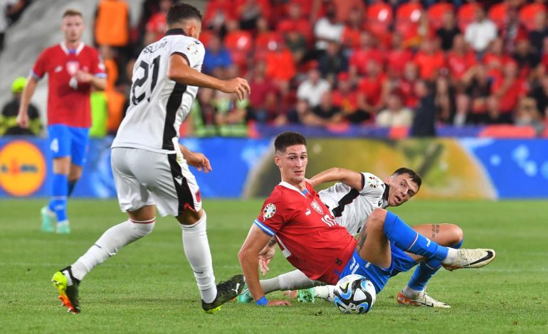 3 lojtarë largohen nga grumbullimi, ndryshime në listën e Çekisë para ndeshjes me Shqipërinë