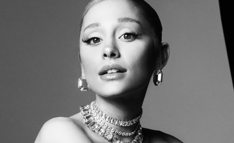 U nderua me çmimin e rëndësishëm, Ariana Grande falënderon botoksin