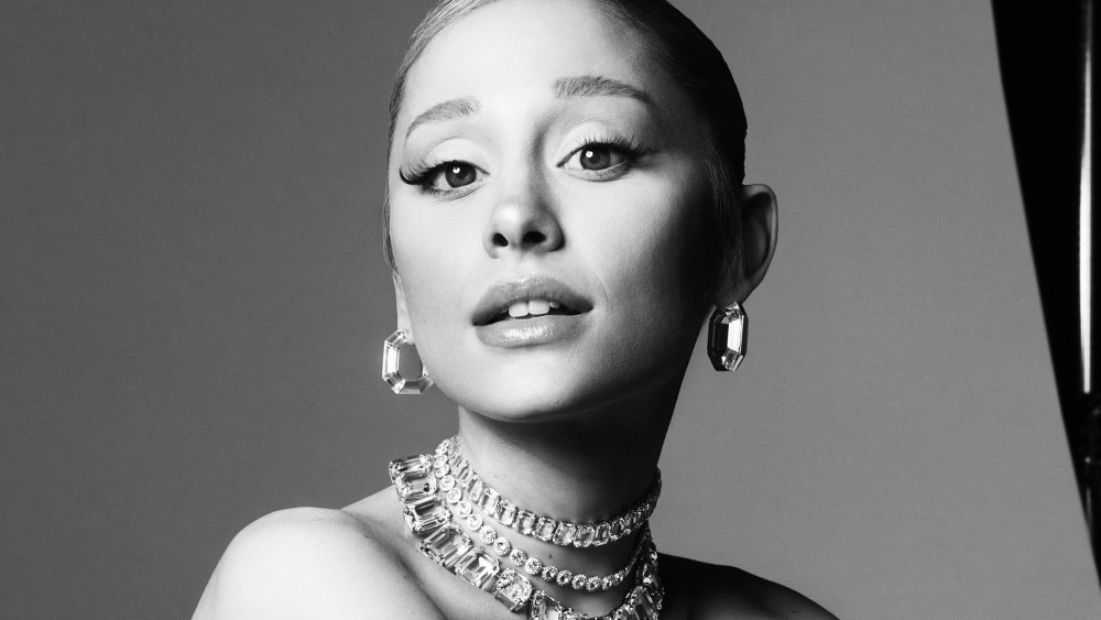U nderua me çmimin e rëndësishëm, Ariana Grande falënderon botoksin