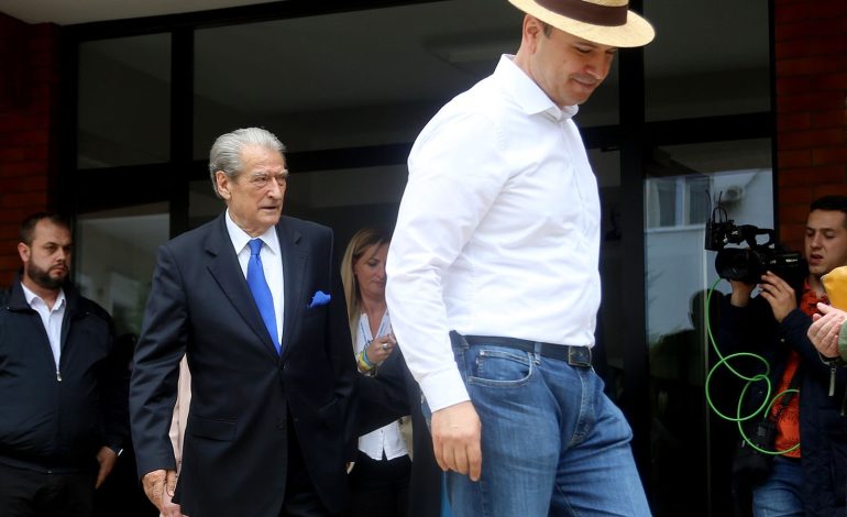 Ish-kryeministri Sali Berisha dërgohet për gjykim për korrupsion pasiv