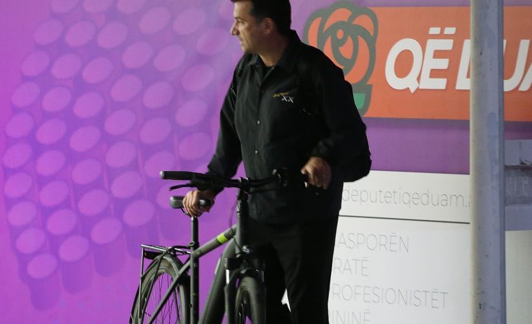 Problemet me korrupsionin, Veliaj ndryshon 12 drejtorë të bashkisë