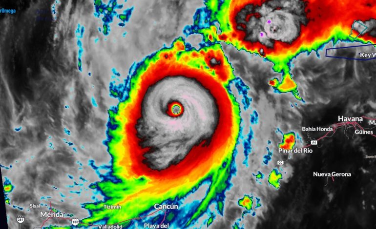 Pamje të frikshme të “Milton”, uragani mori formën e kafkës përpara se të godiste Floridën