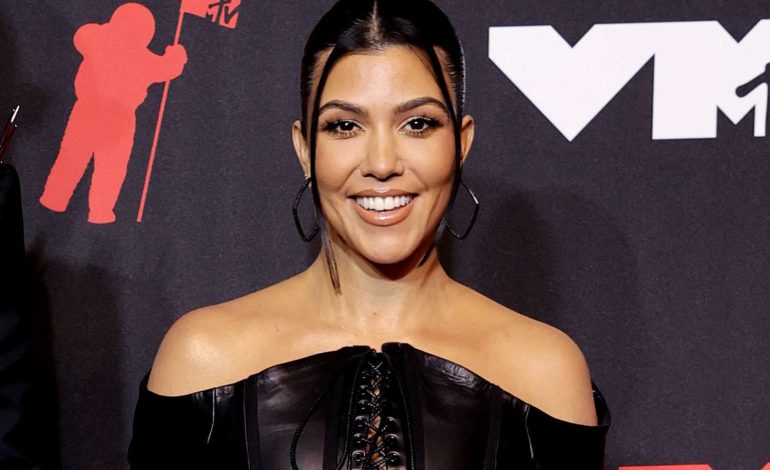 Kourtney Kardashian kritikohet për dekorin e Halloween: A ke respekt për fëmijët?