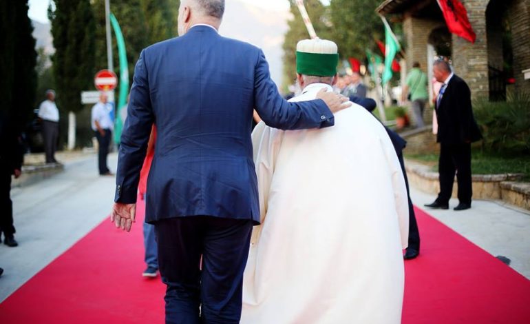 ‘Shteti Bektashi’ i Edi Ramës nuk gjen mbështetje në Shqipëri