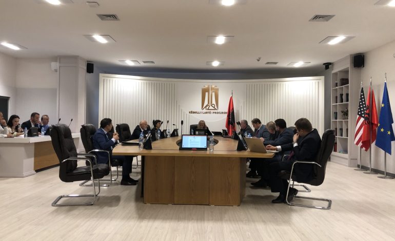 “Mos t’i hapim rrugë mediokritetit” : Debate për vlerësimin etik e profesional të prokurorëve