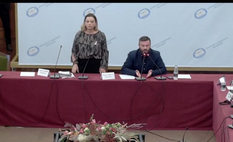 “Ti punon duke vjedhur”, nuk ndalen debatet mes Vokshit dhe Ndrecës, socialisti: Nëse ke këllqe hajde m’i provo në Gjykatë, por aty filloni me sms-të ju