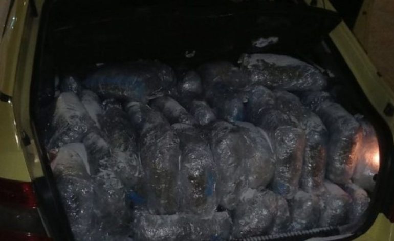 Prej 6 vitesh në kërkim nga policia greke, kapet në Igumenicë 54-vjeçari shqiptar, kishte mbushur makinë plot me drogë