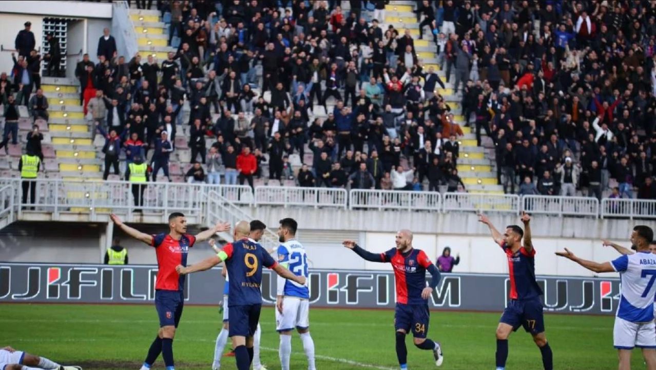 Dueli Vllaznia-Teuta, priten më shumë tifozë sot në “Loro Boriçi”