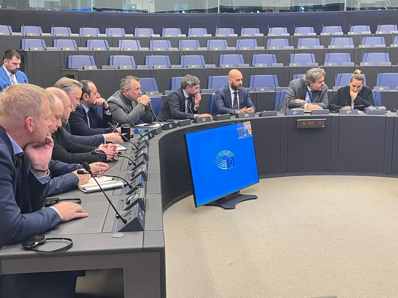 Takimi me deputetët e PD në Bruksel, reagojnë eurodeputetët Kols dhe Mularczyk, zbardhen diskutimet