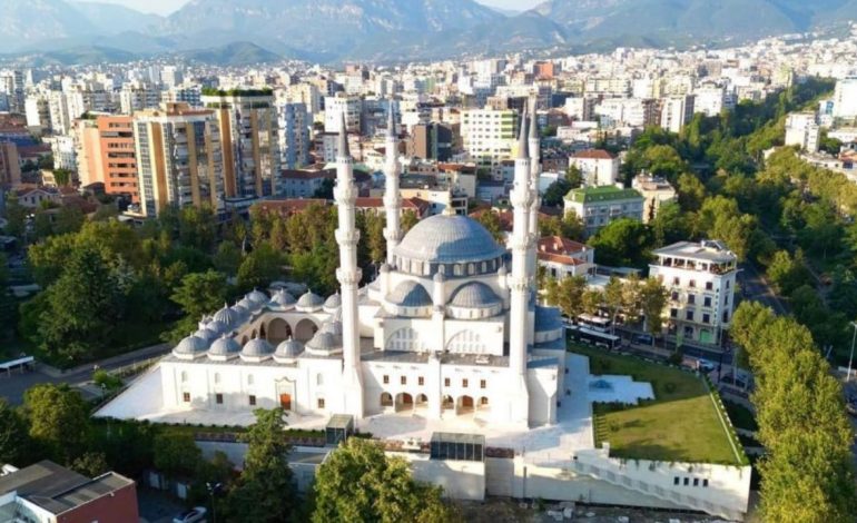 Brenda Xhamisë së Namazgjasë/ Një ditë përpara përurimit nga Rama dhe Erdogan, zbulohen detaje