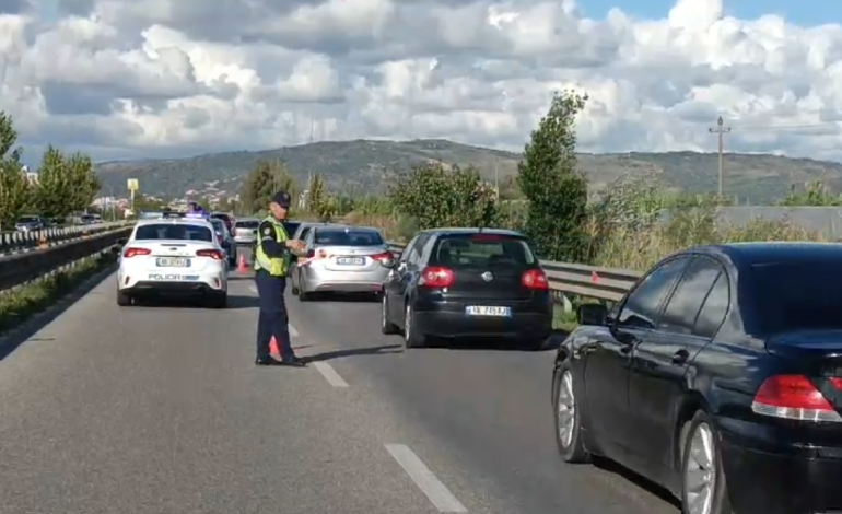 Aksident në autostradën Fier-Lushnjë, përplasen dy automjete! Lëndohet një person