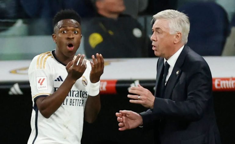 Fitoi “Topin e Artë” si trajneri i vitit, Ancelotti falënderon Vinicius jr, reagon edhe braziliani: Ata nuk janë të përgatitur