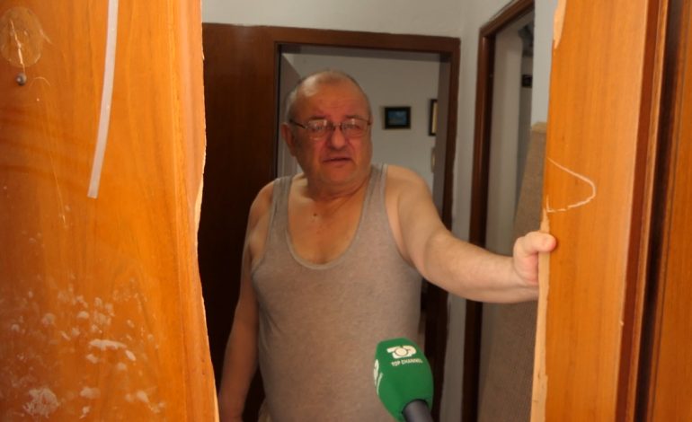 “M’u vra çuni në shtëpi, 3 muaj vuajti te Trauma”/ Babai i Enea Thomaraj apel për ndihmë: Vetëm atë kisha krah pune, jemi invalidë