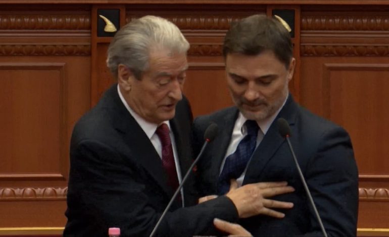 “Konflikt interesi”, Berisha kërkon përjashtimin nga çështja e tij të partneres së Enkelejd Alibeajt, gjyqtare e “Kushtetueses”