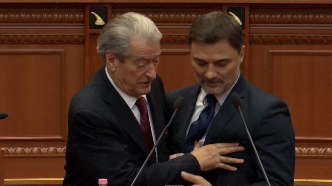 “Konflikt interesi”, Berisha kërkon përjashtimin nga çështja e tij të partneres së Enkelejd Alibeajt, gjyqtare e “Kushtetueses”