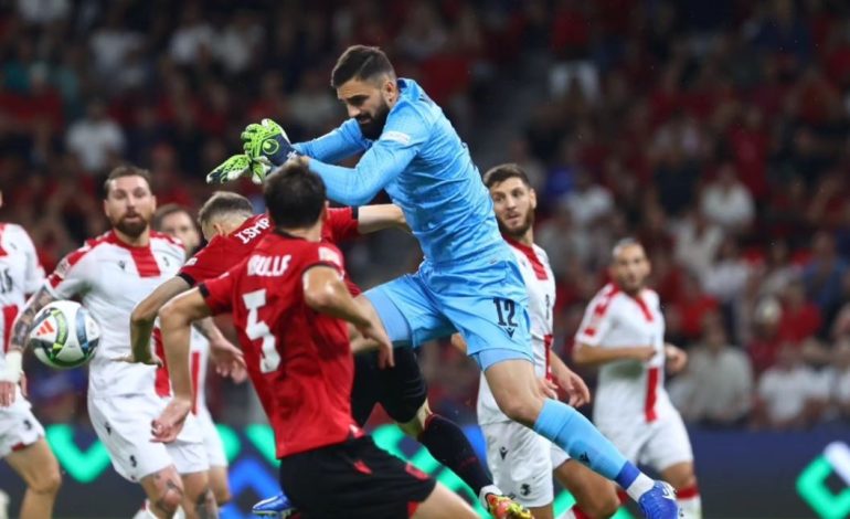 Kvara vlen sa Kombëtarja kuqezi në treg, kuqezinjtë të fortë në mbrojtje. Njihuni me formacionin më të shtrenjtë mes dy skuadrave