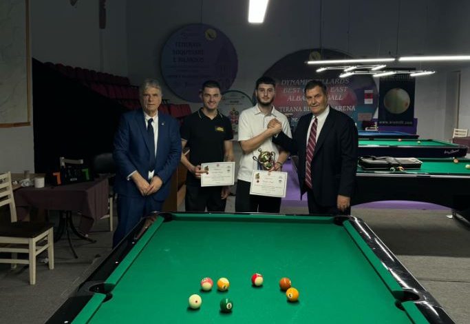 Bilardo/ Disiplina 8-Gurë, Kaçi triumfon në finale, thyen Gjonin 8-7