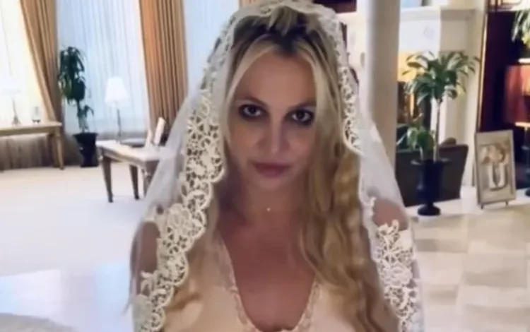 Britney Spears zbulon se është ‘e martuar me veten’:Gjëja më e shkëlqyer që kam bërë