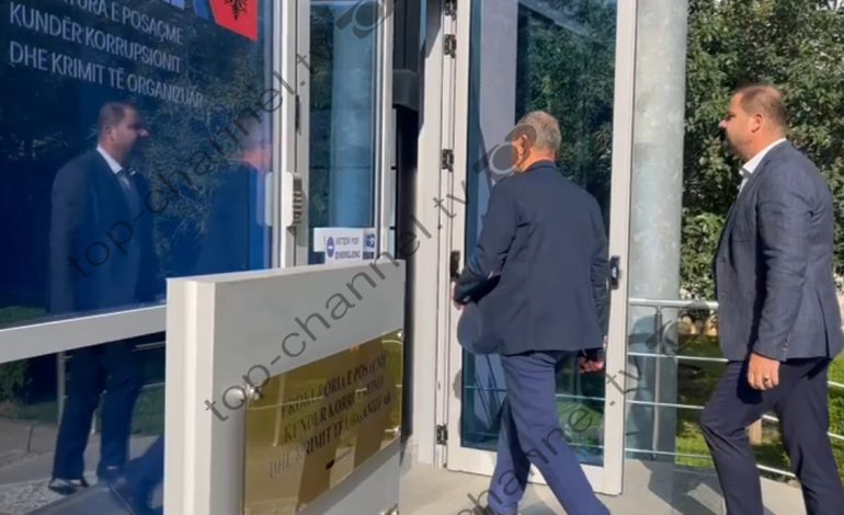 Shpërthimi që la dy të vdekur në magazinën e tij, deputeti i PS Bujar Çela paraqitet në SPAK