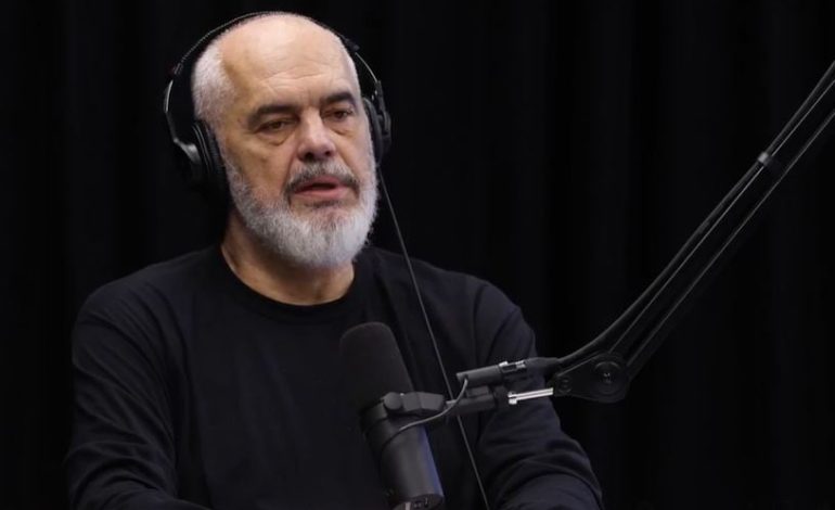 “Këto të tjerat janë…”, kryeministri Rama: Dy janë protestat që ka pasur Shqipëria! Njëra prej tyre, “elektrizim” që shtonte njerëzit me minuta! 