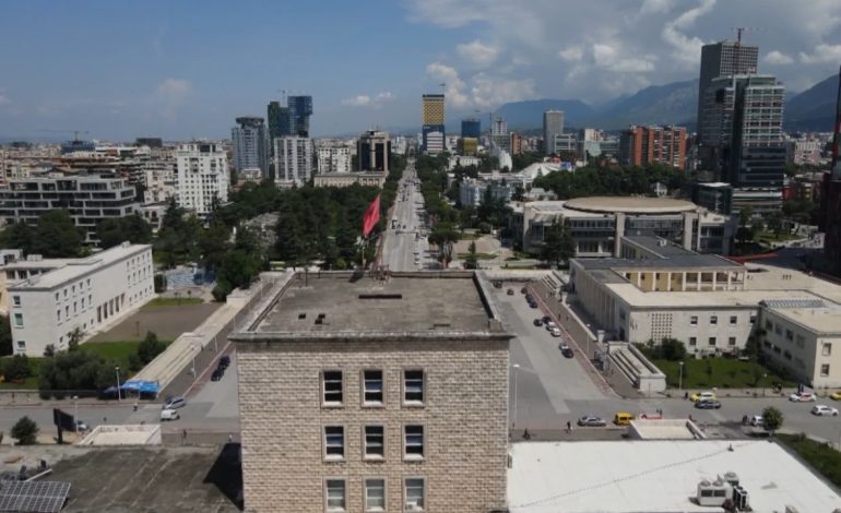 Shqipëria, ekonomi e qëndrueshme/ Moody’s rrit pozitivisht vlerësimin nga B1 në Ba3 për ekonominë shqiptare