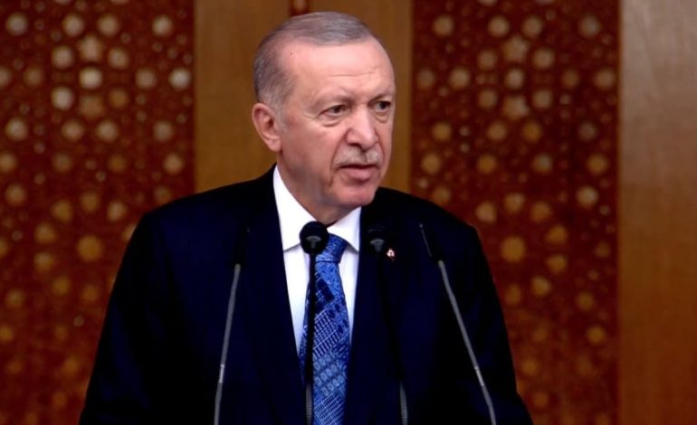 “Kemi përgjegjësi ndaj myslimanëve”, Erdogan thirrje ndërkombëtarëve nga Tirana: Netanyahu vijon sulmet barbare në Gaza! Të kemi një qëndrim të përbashkët