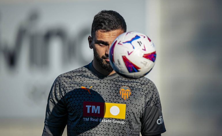 Do të bashkohet me Liverpool, portieri gjeorgjian: Më tërhoqi projekti i The Reds