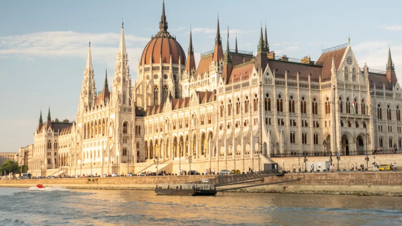 SHBA informon Hungarinë për një komplot të armatosur, nisin arrestimet