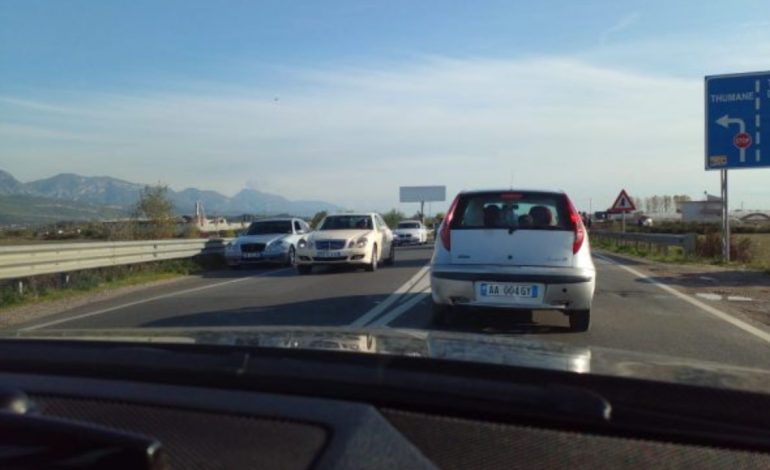 Aksident me vdekje në autostradën Thumanë-Tiranë, humb jetën drejtuesi i një mjeti
